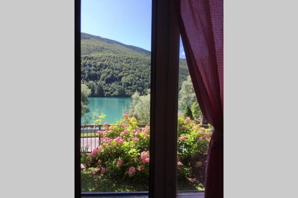 Casa A Schiera Fronte Lago Con Giardino Barcis Exterior photo